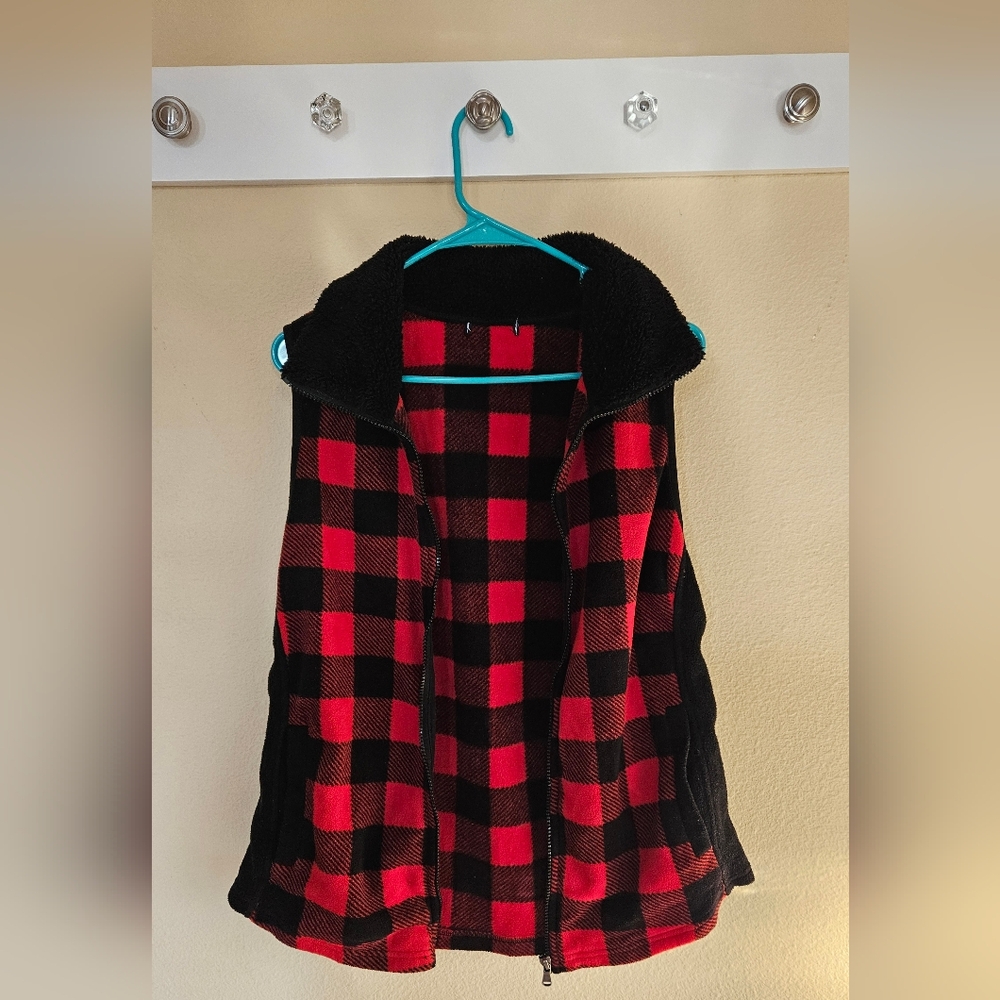 Chaps womens fleece vest size M Red Buffalo Check